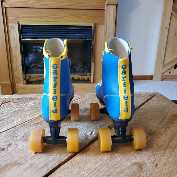 Garfield Other National Vintage Garfield The Cat Roller Skates Blue